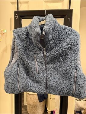 NWOT Free People Movement reversible Sherpa Vest Blue Small